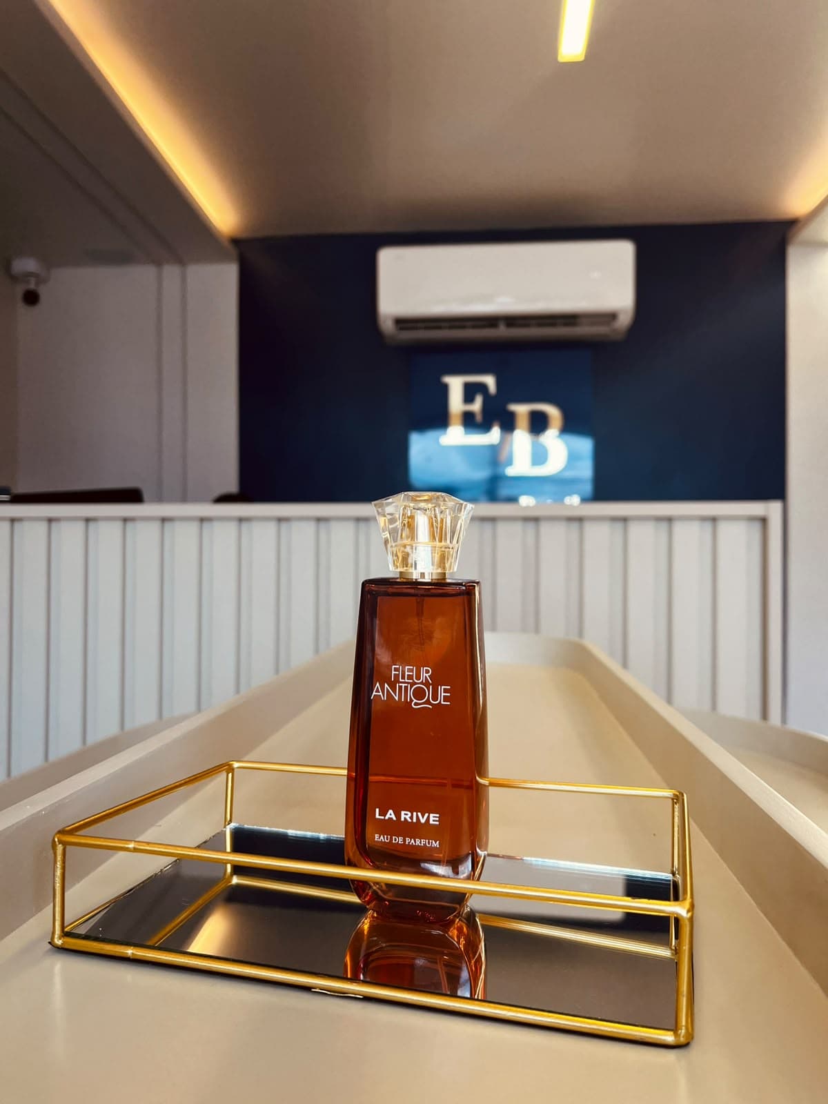 La Rive Fleur antique